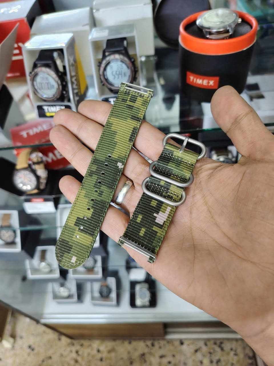 عشاق ومحبي التغيير والخروج من الروتين
هذا المنشور مخصص الكم وبالخصوص عشاق كاسيو بروترك تيتانيوم / ربر
متوفر سير كتان وكمية محدودة جدا
السير مخصص لموديل
PAG-240 / PAG-240T / PRG-240 / PRG-240T
--------
الالوان والتفاصيل موضحة بالصور
للاستفسار *********** واتساب
العنوان / م الصدر شارع الداخل ق12
مثل ماوعدتكم كل ماهو اصلي راح يتوفر
#اوسكار #الاصلي_والمضمون_فقط
