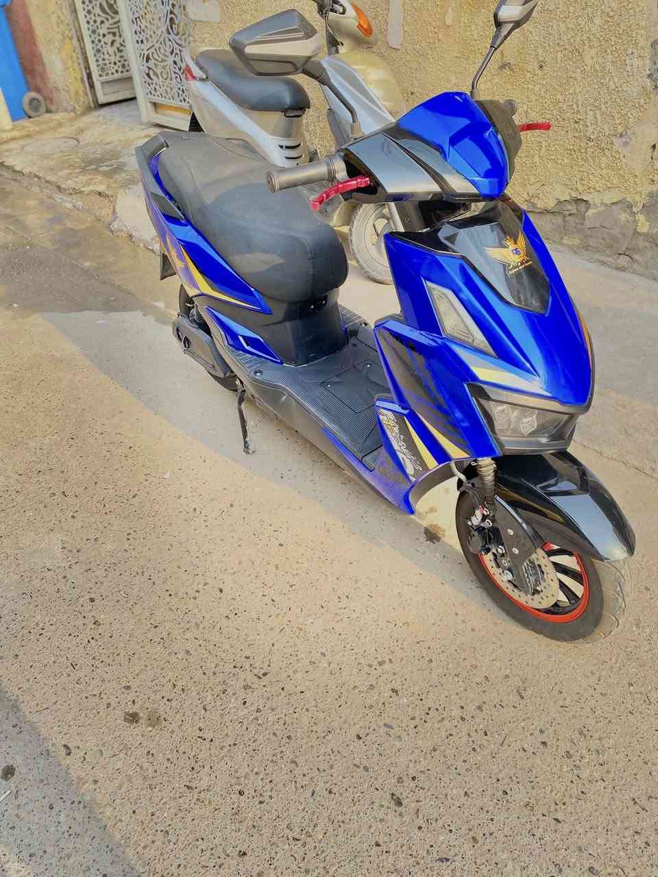 دراجه شحن نوع ماتركس !! 
(للبيع ) ـ
كلشي ما بيه 🙏🏽
جديده 🔥
أي نقص ما بيه 🔥🫴🏾
شلعه فول ✈️🔥
بطاريات جدد 
ملف 2000 ✈️🫣
بيه بلوتوث 👂🏻🗣️
لايتات زنون 🫣🔥
3 سرع ✈️🫴🏾
سرعه 90 -حقيقي 70 ✈️
شاشه ايباد
بصمه 2
سويج 2
ستاند خلفي 🔥🫴🏾
ستاند جانبي 🔥🫴🏾
بطاريات نوع الكبار 🔥
تاير حجم 12 🔥🫣

الدراجه ما بيه نقص 🔥⚡️
كهربائيات كله شغاله ⚡️
نضافه 100/100 🔥
ماشيه قليل —
ما بيه شخوط 🔥🔥
سعر 600 وبيه مجال 
مكان بغداد الشعب 📍
رقم الهاتف 👇🏽
***********
