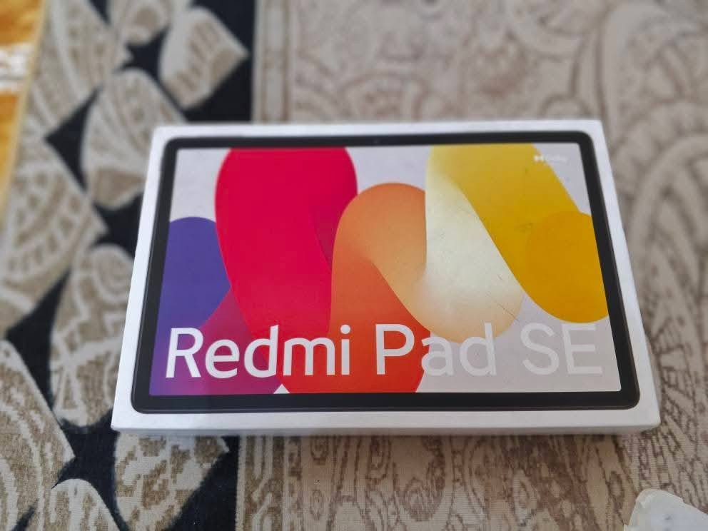 ايباد ريدمي SE 
النضافه 100%100
البطاريه 8000 الذاكره 256 
الشاشه 90هرتز 
السعر 170 ويا قلم وحافظه والكارتونه
الهاتف ***********
