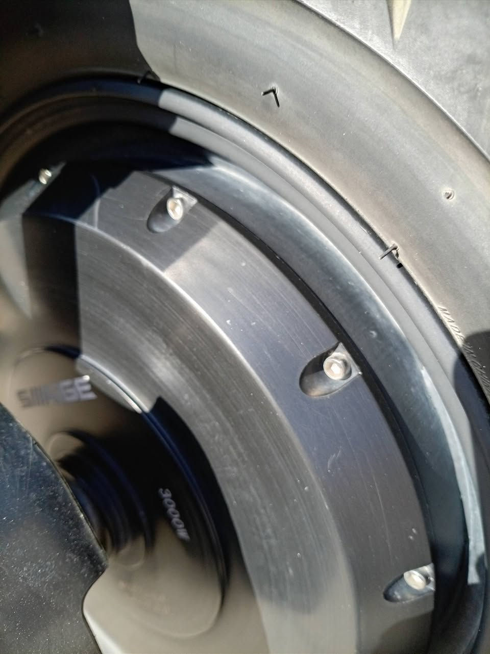 السلام عليكم اباتشي موديل ٢٥ بطاريات ٦ مسطره ملف ٣٠٠٠ دراجه احلى من الصور استخدام شخصي وصل الشراء موجود  سويج بصمتين جاااهزه من كلشي ونظافه كدام العين سعرها ٩٥٠ وبيها مجال دراجه كلش حلوه ونضيفه مكاني بغداد قرب مجلس محافظه بغداد اي استفسار ***********وتساب محمول للشراي فقط
