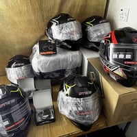 ٦ خوذ • صندوق جي اس وسط • ٤ سماعات مايك