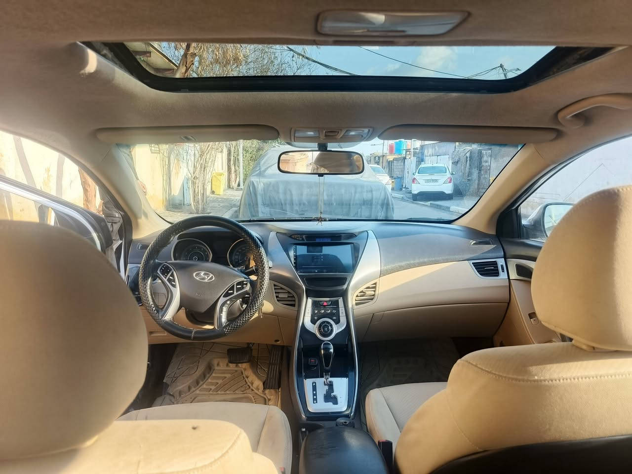 سلام عليكم  النترة ١٢ خليجي فول مواصفات GLS محرك ١٨٠٠ رقم بصرة بسمي بيهة صبغ باب خلفي وداير ومكانات بارد قليل سيارة نضيفة مال جناي سعره ١١٥ بيهة مجال مكاني البصرة القبلة ***********
