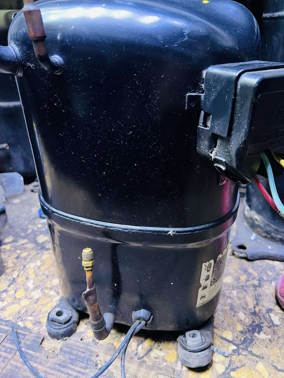 السلام عليكم بغداد سوق التبريد وصلتنة ماطورات جميع الحجام توصيل جميع المحافظات رقم الهاتف***********
