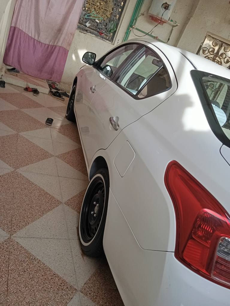 السلام عليكم نيسان صني موديل 23 هندي بليته زركه ترقيم جديد سنويه لل31 ماشيه 37الف سياره جديده وضع الشركه بيه 2قطع صبق بدون دواخل بدون ضربه بالخليج السياره كسر كارتون كفاله من الضربه والمكينه والكير والحداده وتبريد ثلج سياره مرتبه كلش بلوجكترات زنون ابيض بوش هورنات اريل قرش سياره جديده المكان البصره السعر 117بيه مجال قليل للشراي رقم *********** ملاحظه السياره شادله تخم تاير جديد خط ابيض البصرة, العراق
