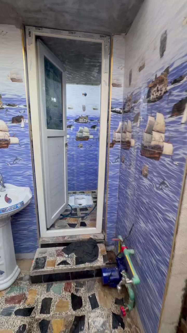 نصف قطعه  للأيجار 
طابق ونصف مسلح نضيفه كلش 
مطبكه كاشي وسراميك  
ثالث بيت على الساحه قطاع 74
للاستفسار *********** اتصال او واتساب
