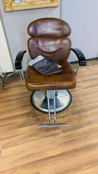 كرسي نظيف • عدد ٢ • النجف