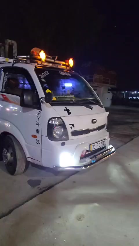 سلاو 
كيا ٤٠٠٠ سوبه ر انجيكته ر  ٢٠١٧ كامل جايز  ١٧٠٠٠٠ رؤييه  ١ بست بوياغي هه يه 
٤ تايه و ويلي لوك. ويل په رچ ئه سلي  جه مجه و كامل كه ماليات مه كينه و گيري به شه رت  سه نه وي نوي ٢٠٢٩ هه زه نوئ مالي دۆستە یەک دینار مەسرەفي نييه.   نرخ ١٧٠ وه ره قه و مه جاله كي كه م.   ***********
