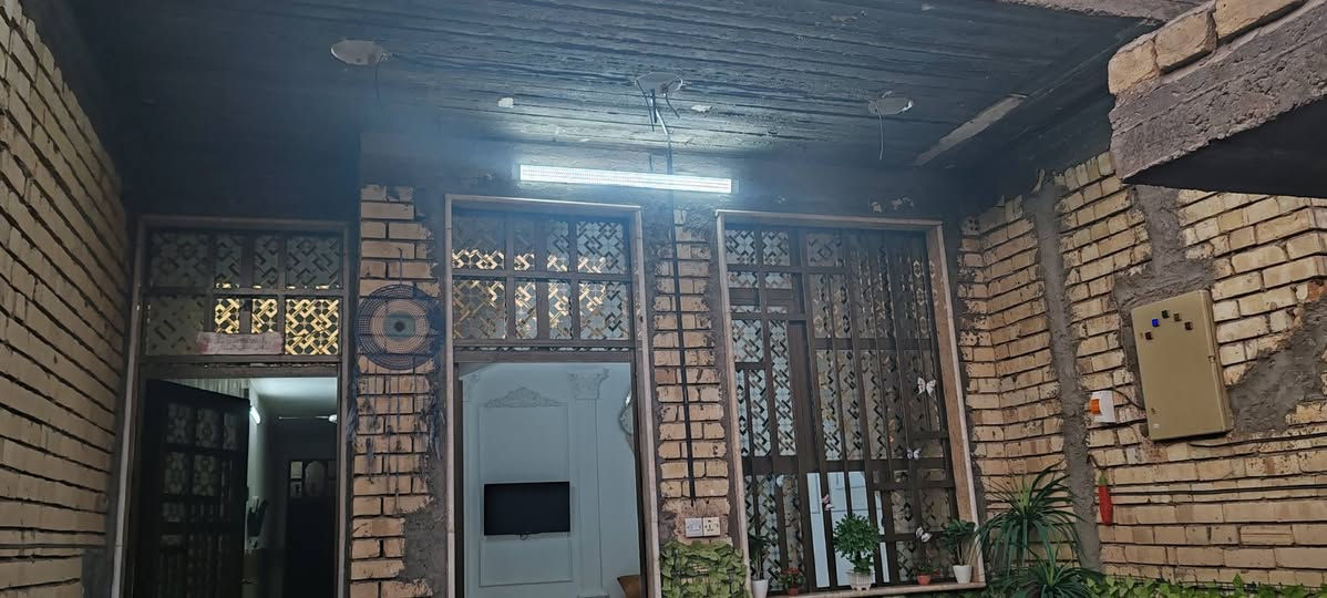 سلام عليكم بيت للبيع 125 م عالي ع شارع بناء حديث حي السفير مقابل سكله ابو جمال جاهز من كلشي طابق واحد فول للأخير بس عوزه بيتونه بناء طابوك جمهوري
صب رفت
ماء مجاري درجة أولى
ارظيه بورسلين
البيت مدخلين موبايل *********** مكلف بل نشر 
سلام عليكم بيت للبيع 125 م عالي ع شارع بناء حديث حي السفير مقابل سكله ابو جمال جاهز من كلشي طابق واحد فول للأخير بس عوزه بيتونه بناء طابوك جمهوري
