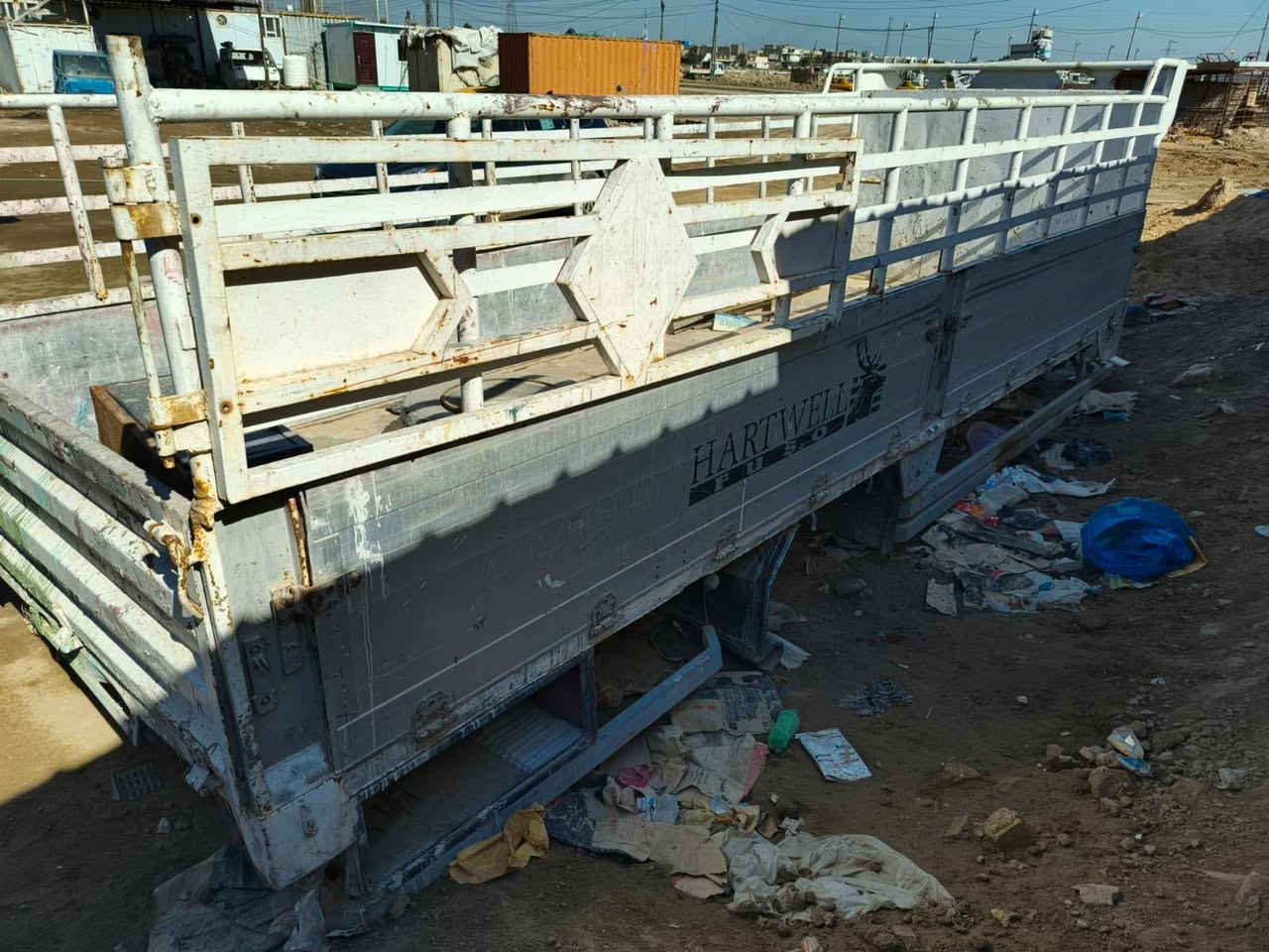 السلام عليكم بدي للبيع طول 6 وربع قواطع حديد صفاح 70 السعر 15 وبي مجال مكاني الديوانيه للاستفسار اتصل *********** ابو منتظر
