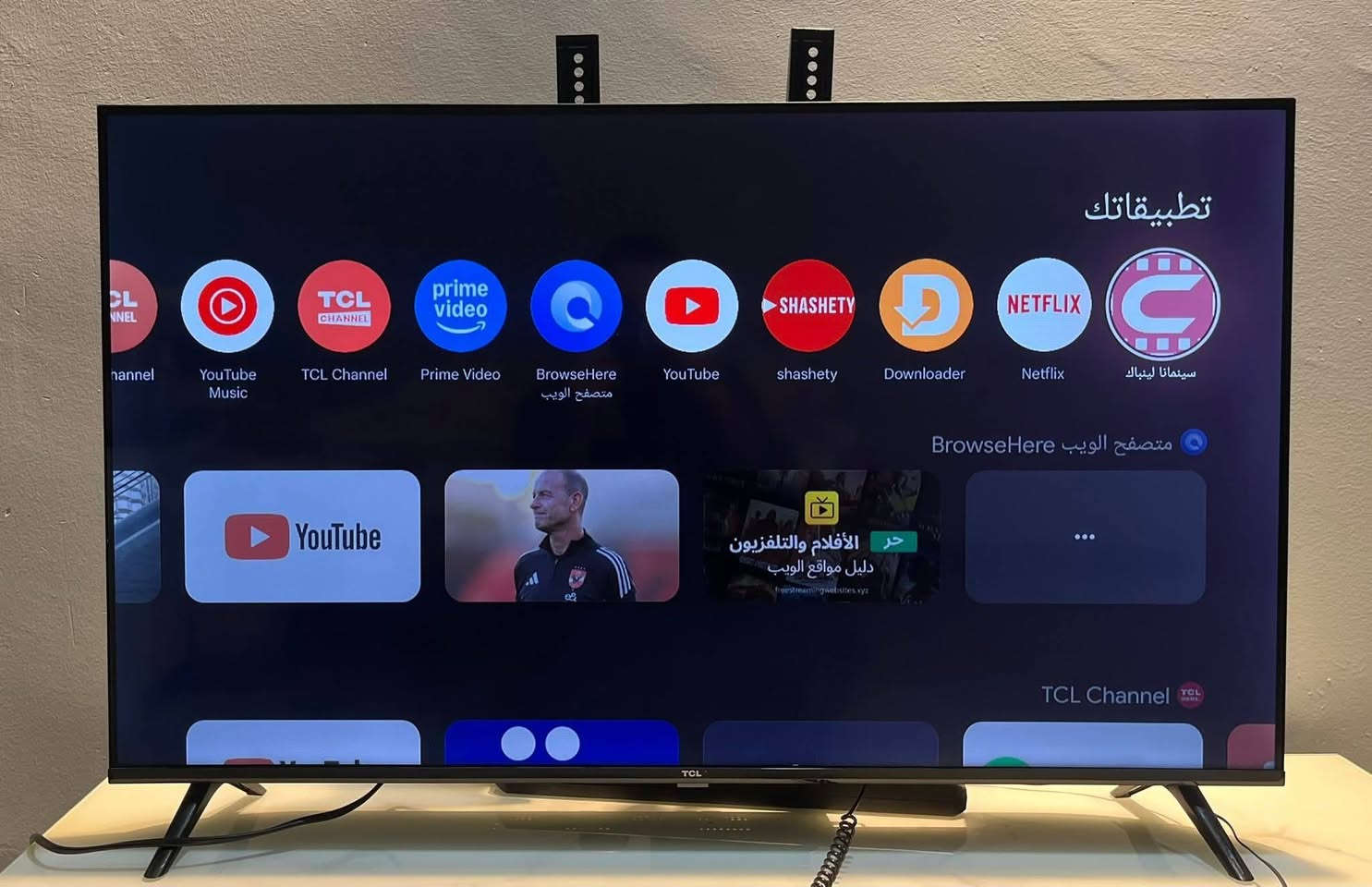 تلفزيون TCL للبيع * الحجم: 43 بوصة
* الدقة: Full HD (1080p)
* نوع الشاشة: LED
* نظام التشغيل: Google TV (سمارت)
* يدعم: YouTube / Netflix / التطبيقات
* معالج: رباعي النواة
* ذاكرة: 1.5GB RAM + 16GB تخزين

⸻

🎥 المميزات:

* صورة واضحة وألوان جيدة (HDR10)
* صوت نقي بتقنية Dolby Audio
* تصميم حديث بدون حواف
* تحكم صوتي (Google Assistant)

⸻

🔌 المنافذ:

* 2 × HDMI
* USB
* Wi-Fi + Bluetooth
* LAN (إنترنت سلكي)
السعر 290 الف بي مجال
***********
