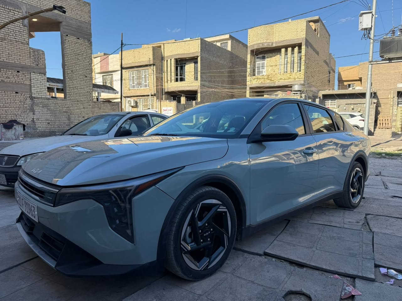 كيا k4 موديل 2025 
لون مميز رقم بغداد تحويل ثاني يوم
حادث بسيط موضح بلصور سونار موجود بالمنشور رباك فقط برده
 مواصفات EX فول عدا الفتحه 
محرك 2000 دوش / كير ايتي شاشة كبيره متصل تبريد لمس مع كاميرا دواره/ تحكم ستيرن كروز سرعة مانع انزلاق تحديد مسار/ وضعيات قيادة مود درايف/تبريد بيانو /تشغيل عن بعد/
سايد بريك دكمة/ ويل كب بلاد/ راذار امامي وجانبي/ وخلفي وبعد هواي بيه موصفات  السيارة جديده وضع زيرو ماشيه 24
مكاني شاطى التاجي منطقه الطي يم جسر الدوار السعر 175 
***********
