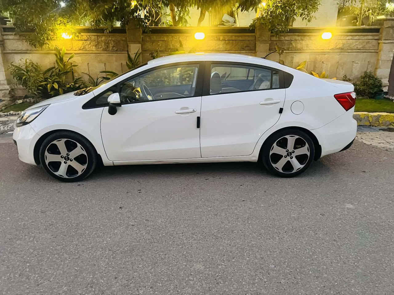 يا الله
السلام عليكم 
كيا ريو موديل 2013 خليجي 
بدون حادث بدون صبغ 
مكينه 1600ابشرط 
كير بشرط
رقم سليمانيه
مواصفات معروفه 
5 ويل كب 
مري شفط 
تحكمات كامله
 حساس خلفي 
السعر 108 بيه مجال قليل 
الشراي يتصل ***********/***********
عنوان بغداد غزاليه
