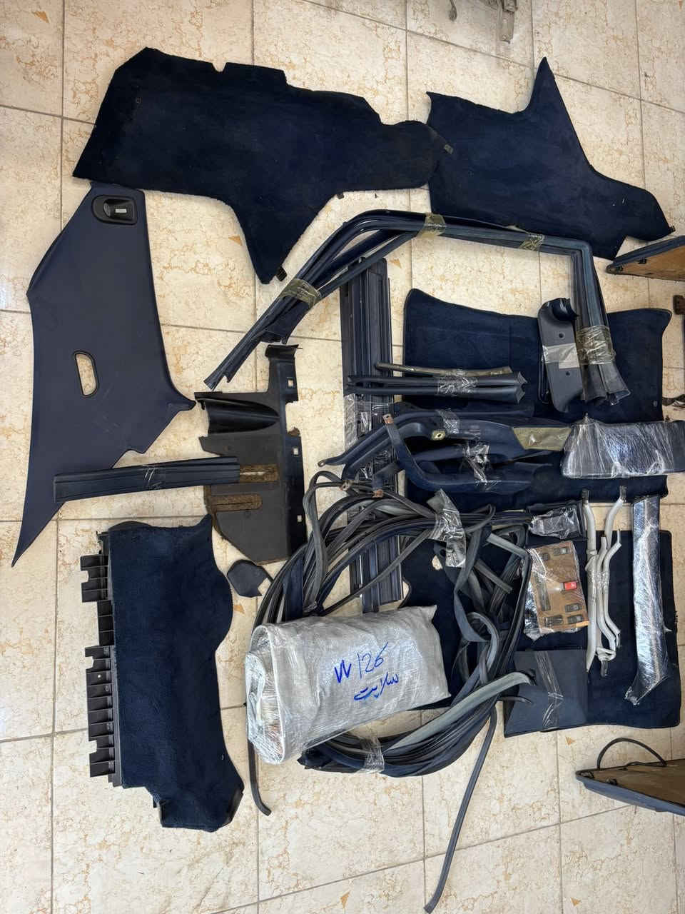 قطع غيار مارسيدس 

دب جامبو شبح ام عيون غواصه اس كلاس 

متوفر  تخم  بطاين  وكشنات و نواعم نص غرفه 

جامبو w126  جلد نيلي كهرباء باب طويل sel 

السعر 900$        

يتوفر كادر مختص  لفتح وشد الغرف داخل الورشه 

*********** تواصل واتساب 

يتوفر خدمه 🚚 توصيل 

النجف ملحق قريه الغدير  عمود 70 من جه شارع كربلاء 

🇩🇪❤️
