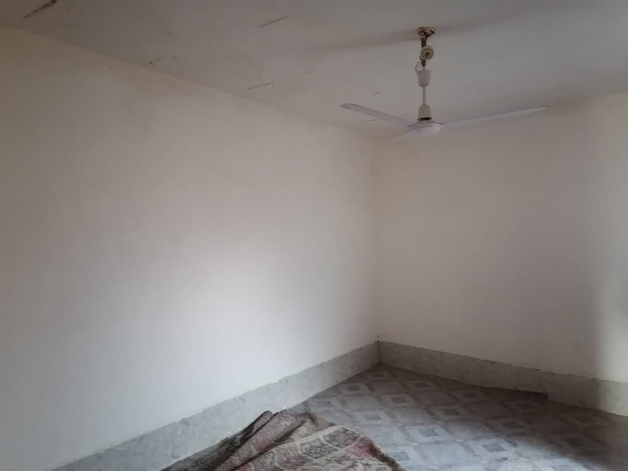 دار سكن زراعي سند ٢٥
المساحة ١٨٥ متر
الشارع ١٢ متر
الموقع الديوانية خلف حي الصدر الرابع قرب سيد عبدالله قريب على شوارع التبليط
البناء الاساس طابوق والباقي بلوك
استقبال
وغرف نوم عدد ٢
وصاله
وصحيات
ماء وكهرباء ومولدة متوفره
السعر ٢٥ مع مجال 
مرقم من قبل البلدية
تحول سهم بأسم المشتري من صاحب الأرض 
للاستفسار أكثر مراجعة مكتب التوكل للعقار الكائن في حي العسكري شارع ٣٠ او الاتصال والمراسلة على الواتساب على الرقم ***********
@إشارة
