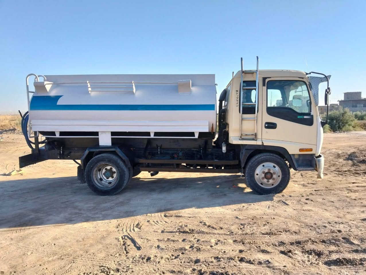 السلام عليكم تنكر ازوزه سياره جاهزه 
 مديل1997 سعر 110 مكاني بصره قضاء المدينه
 للاتصال او واتساب اسيا *********** 
*********** اثير
