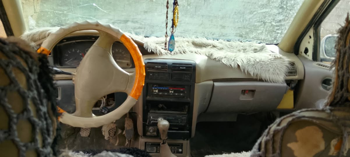السلام عليكم للبيع سيفيه لون ابيض موديل 93 سياره مال جناي يرادله اشويه ترتيب رقم كركروك سنويه صار 3سنين صاقطه حادثة باب وجاملق كير محرك حاويه جديد مكان السياره جلولا كشكول الكبير سعر 18رقم الهاتف ***********
