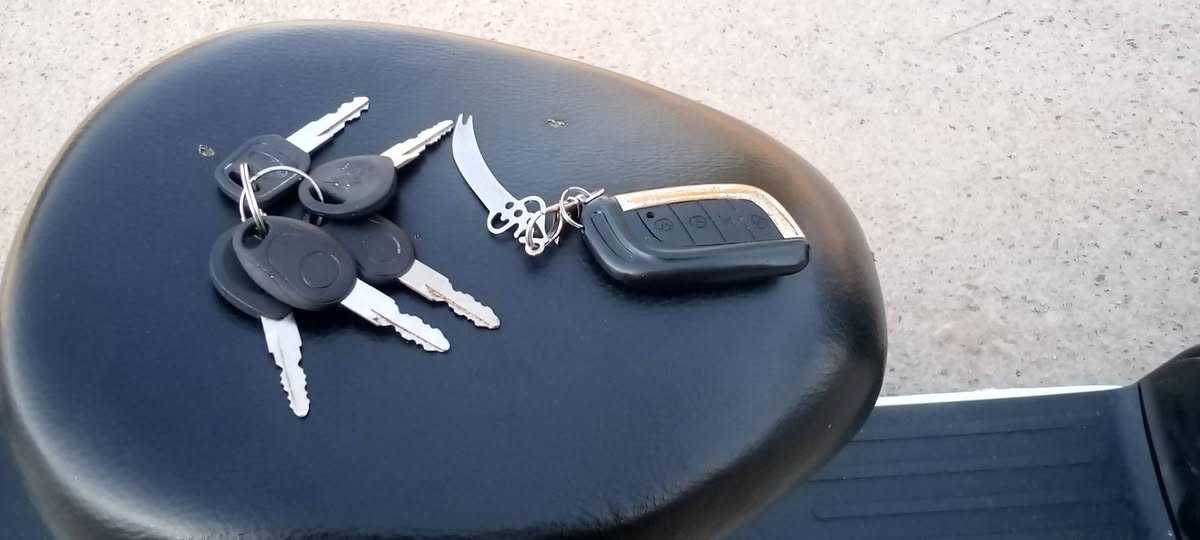 السلام عليكم دراجه للبيع مكفول كفال عم من شاصي من گير 4نمر لسرع 60 وحتى مراوس 9R  والسعر 300 وبيها مجال هواي مراسله واتساب بس واتساب ***********
