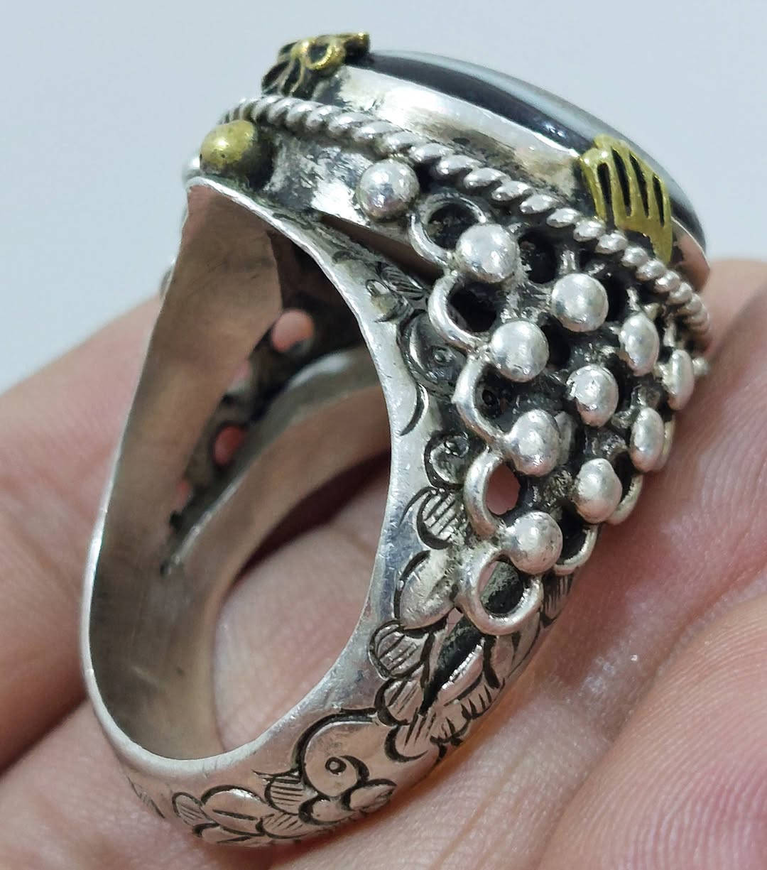 جزعة بقرية قدييييمة صياغة يدوية ثقيلة بغداد ***********
