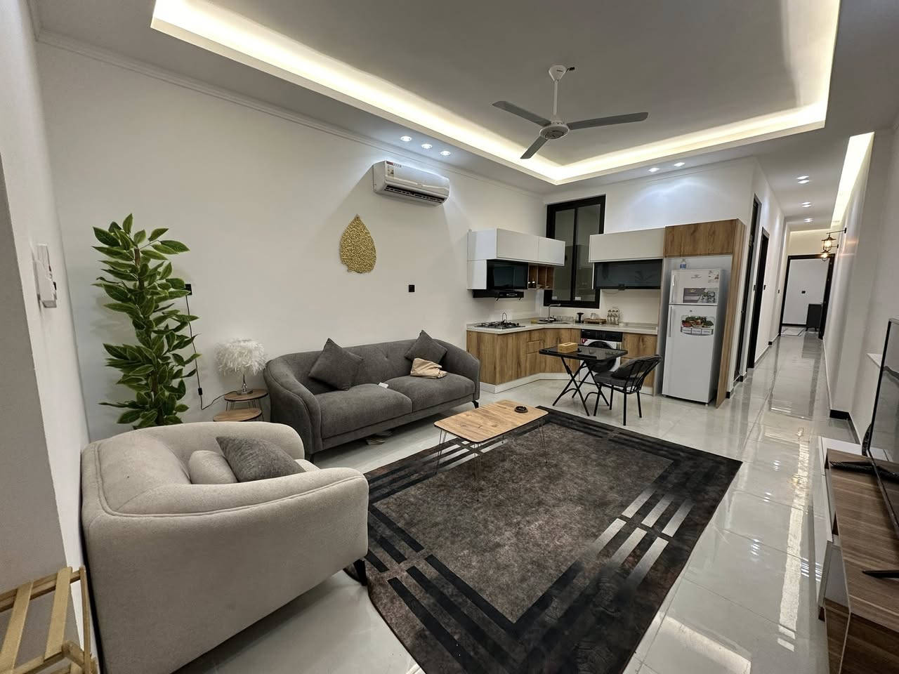 🔥شقةVvip للايجار في المنصور تحتوي على غرفتين وصالة ومطبخ وخدمات تحتوي على مصعد 
سنة بناء الشقة 2024
 
العنوان: المنصور/ حي المتنبي
ملاحظة الاثاث فوق الدرجة الاولى
_____
#للاتصالات:
***********
