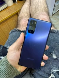 Samsung S20 FE 5G معالج سناب دراغون شاشة سوبر امولد معدل التحديث ١٢٠ ه...