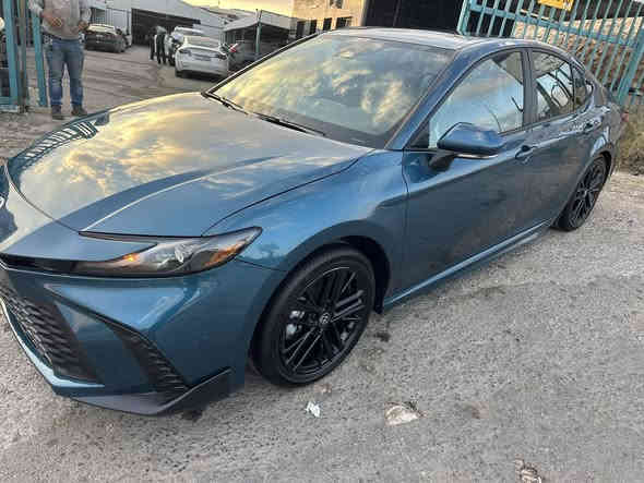 #كامري 2025 #SE بلاس هايبرد لون مميز🫶

السياره ماشيه 1500 ميل #زيرو

سعر السيارة 23500$ يعني 235 ورقه وبيها مجال بغداد🚛

حادث السياره موضح وصور الحادث مرفقه 
السياره مكفوله شاصي وايرباك بيها صبغ فقط خشم البنيد 
وباب خلف السايق صار بي شويه بارد 

السياره جاهزه من كلشي من اي نواقص وغراضها الاصليه

اي استفسار:- *********** واتساب فقط

او زياره موقع المعرض شركة الناجح لتجارة السياره
عمان الحره شارع 20 شمال
بغداد نفق الشرطه حي الجامعه
#الجميع
