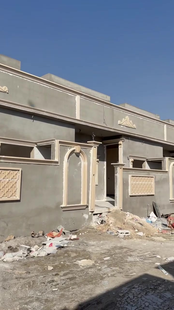 مساحه ١٠٠ مربع خريطه صحيحه وبناء درجه اولى تكدر تجي تتاكد من هسه خدمات كامل
4 بيوت للبيع شارع مول حسين وبعدها ع يمين

***********
