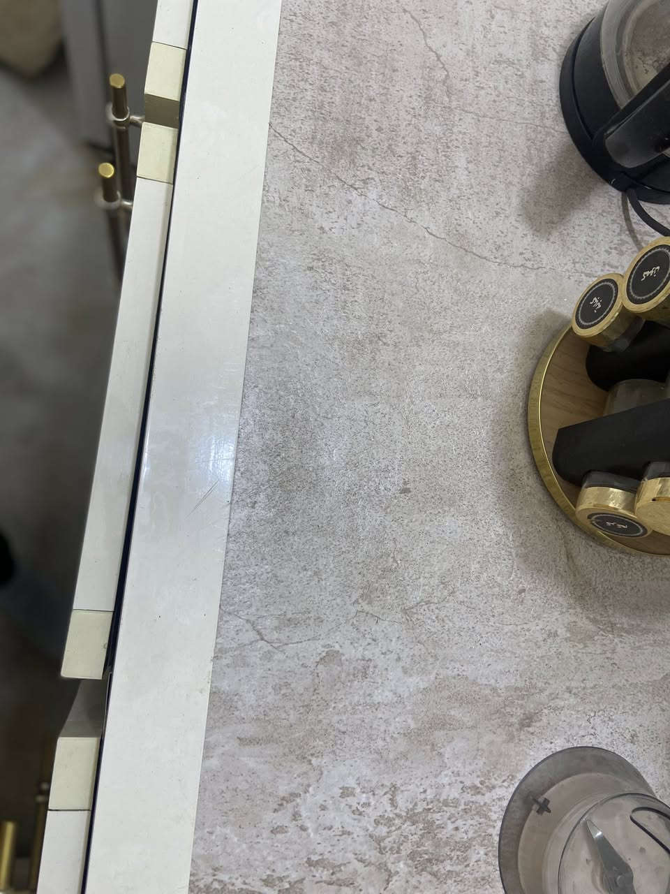 السلام عليكم كاونتر 3قطع مرمر كلش جديد تسكام  ممستخدم شي قليل  سعره 350 بي مجال بسيط مكانه حله شارع 40 للاتصال ***********
