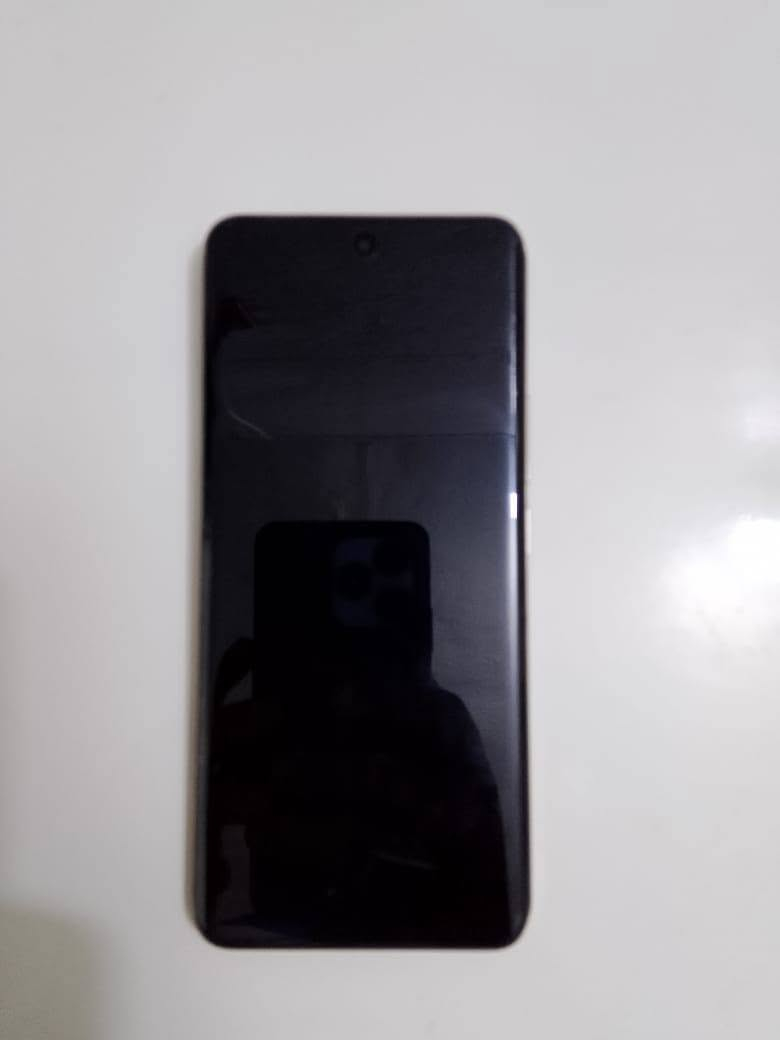 السلام عليكم جهاز realme 13bro 5G استخدام 15 يوم ذاكرة 512 جديد بمعنى الكلمة الجهاز مراوس بـ ايفون 
*********** واتساب أو اتصال
