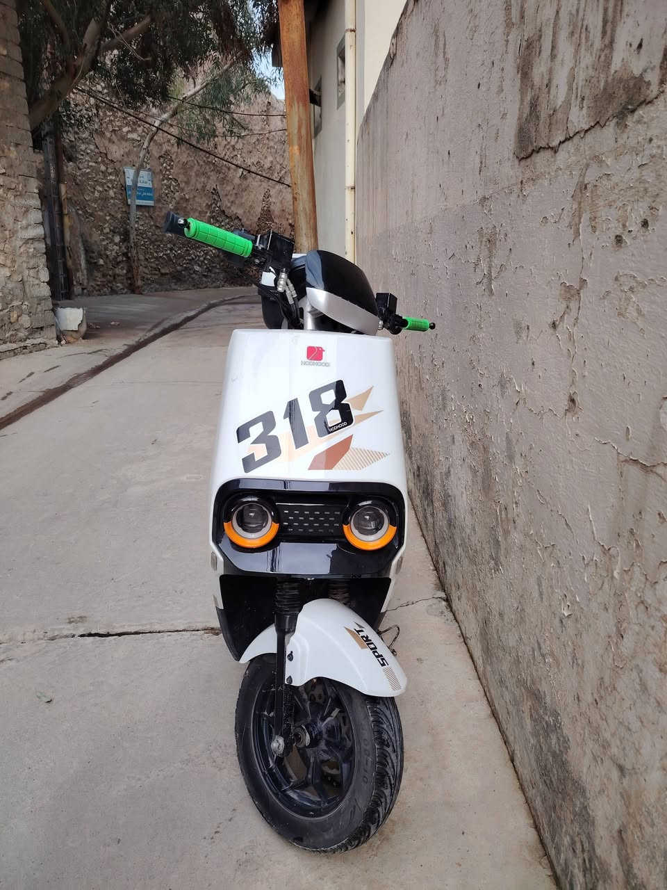 السلام عليكم ورحمة الله وبركاته
🏍️ماطور 318 هودهود جيل السادس 2026✨
لون ابيض🤍
6بطاريات دبل 30امبير 🔋
اربع كير ويوجده به بك 
قوه الملف 2000نحاس اصلي 🔥
بيه بلوتوث 😍🔊
الكهربابات شاغله فول 

يوجود مع الماطور صندوك خلفي
يوجد نسخه للمفتاح وكارت وبصمه 🔑
الماطور فول مواصفات والمعروف لا يعرف 🌡️🥇
السعر خاص
للاستفسار راسلني خاص 😌


**إذا كنت صاحب هذا الإعلان وتريد حذفه لأي سبب، رجاءا أرسل رسالة إلى الدعم الفني**