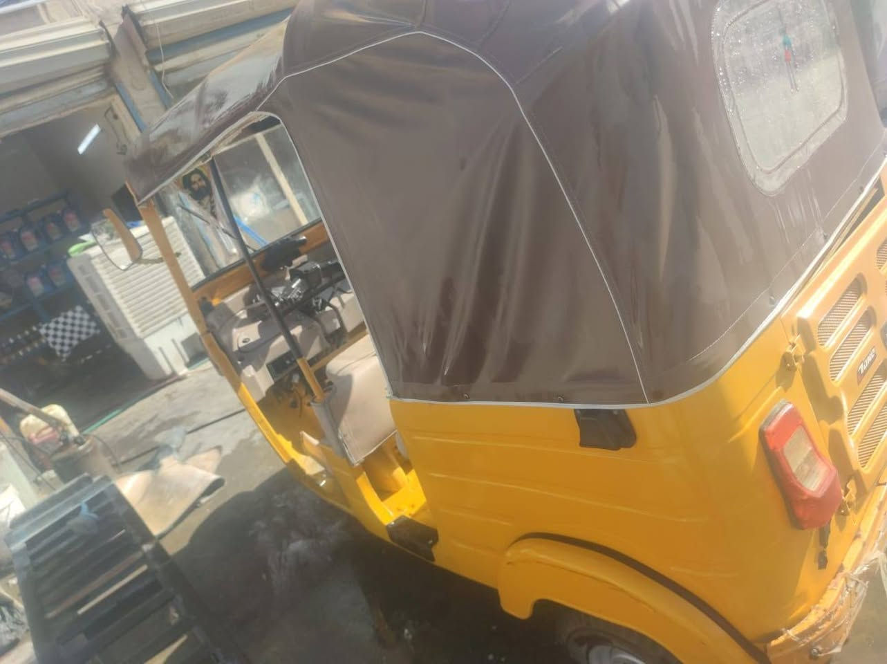 تكتك للبيع مديل ١٨ بشهر ال١٢ يوم ٢٤ يعني بعد ٦ ايام تدخل ١٩ تكتك معمره ومصبوغه وجاهزه للشارع اي نقص ما بيهه مكينه ٢٠ خير من الله وكهربائيات كلهه شغاله وجديده تكتك مال جناي ما متعوبه ومصروف عليهه هاي كدام عينكم ب5350 بيهه مجال بصيط ***********

