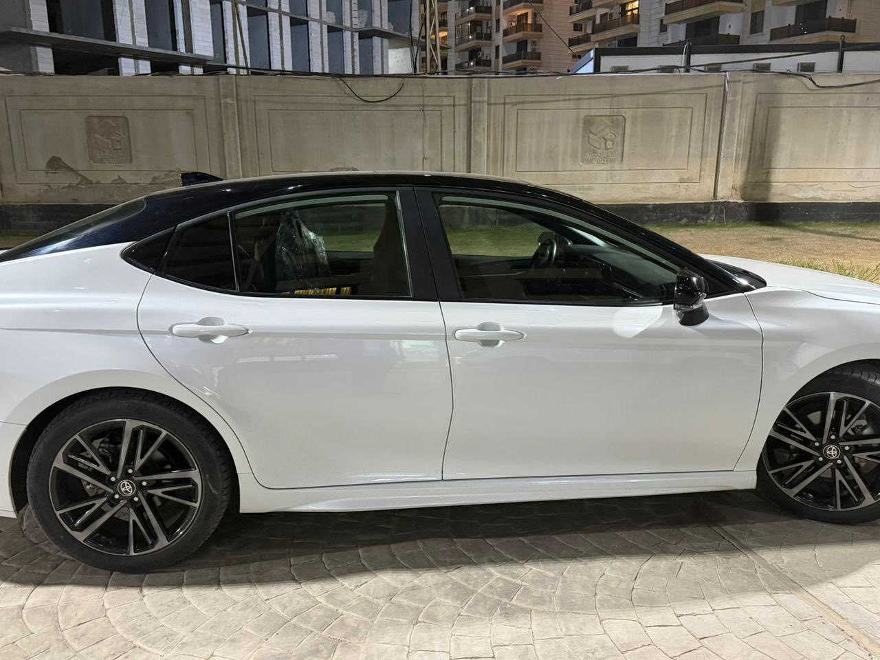 #كامري 2025  XSE وارد امريكي  فول الفول 
اللون ابيض توكلر 

حادث سياره / جاملغ امامي صفحة السايق مع حافة البنيد فقط 
 بدون ايرباك وبدون دواخل 
 
 مواصفات XSE 
🔹داخل جلد اسود 
🔹بصمة تشغيل ابواب وصندوك
🔹فتحة سقف ( سلايد روف ) قمارة بنوراما ع طول السيارة 
🔹فتح الصندوك ذكي 
🔹محرك 2500 هايبرد 
🔹كاميره دوارة  360 
🔹رادارات 360 درجة ( امامي جانبي خلفي ) تمنع التصادم الامامي والجانبي والخلفي
🔹التحذير عند فتح الباب 
🔹تحكمات ستيرن 4 جهات  
🔹 شاشة 4 وضعيات للعدادات
🔹 4 وضعيات قيادة ( عادي/ سبورت /ذكي / اقتصادي ) 
 🔹مثبت سرعة ذكي ( التحذير عند مغادرة المسار )
‏🔹Auto Hold التوقف لفترات قصيرة
🔹الهاند بريك بصمة 
🔹شاشة  حجم كبير لمس تدعم نظام الابل كار بلي والاندرويد اوتو بدون كيبل يربط التلفون واير ليس و GPS  
🔹شحن واير ليس 
🔹ويل كب 19 رياضي مع تخم تاير جديد 
🔹نظام الصوت Bose عدد السماعات 8 ‏
🔹دخول ذكي عند الاقتراب 
🔹لايت لد
🔹نقطة عمياء
🔹تدفئة بالكشنات
🔹 لد متغير الالوان لون على طول الدشبول
🔹تحديد مسار وقيادة ذاتية  ورادار امامي 
🔹مانع انزلاق 
🔹السيارة ماشية 16 الف وقابلة للزيادة 
رقم بغداد وبسمي تحويل ثاني يوم  
 

السعر ‼️ علق بتم يجيك السعر بالخاص ‼️

مكان سيارة بغداد  

رقم صاحب السيارة ***********
