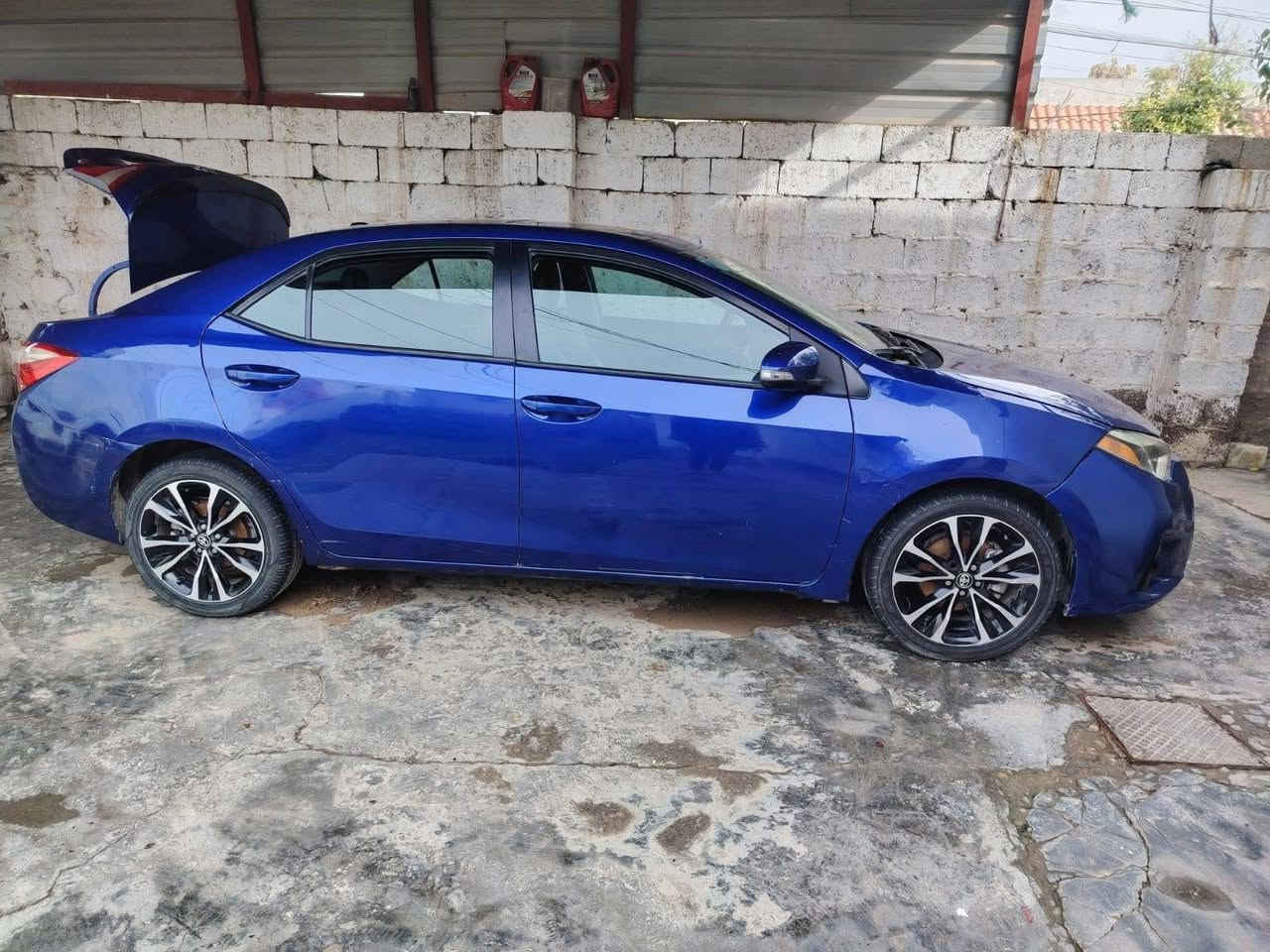 تويوتا كورولا موديل 2016 (أمريكي)
سونار مرفق بل منشور سونار مرفق بل منشور
العنوان/بغداد قرب بسمايه
(الهاتف/***********)
 بلد المنشأ: وارد أمريكي
فتحه سقف
بصمه 
كشنات جلد
 محرك: 4 سلندر سعة 1.8 لتر
 نظام الدفع: أمامي (FWD)
 ناقل الحركة:اوتماتيك
 شاشة معلومات (6.1 إنش)
 بلوتوث + USB
 تحكم من المقود
 كاميرا خلفية
 تكييف أوتوماتيك (بعض الفئات)
 مقاعد قماش أو جلد (حسب الفئة)
 وسائد هواية متعددة
 نظام ABS مانع انغلاق الفرامل
 نظام الثبات الإلكتروني (VSC
 التحكم بالجر (TRAC) 
 مرايا كهربائية
