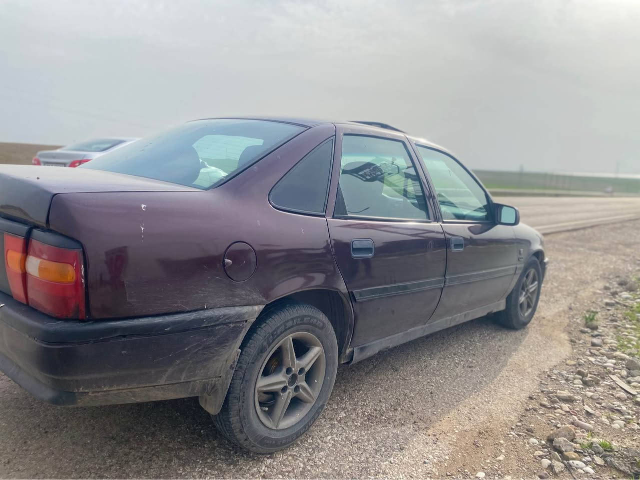 ڤیکترا مودیل ١٩٩٢ رەقەم دهۆک تحویل بە شەرت مەکینە ٢٠ بێ دەعمو لئدراو 
سیلایت  abs گێر عادی 
چوار تایەو ویلی تازەی لەسەرە 
نوکەی دەەزی پئوە نیە 
پێش و پشت کەپس وەرگەراو برانەوە بە شەرت  گێرو مەکینە و تەقەو رەقە هەموی بە شەرت ٤ وەرەقەو نیو خرامەی لەسەرە دوای معامەلە وەری دەگریەوە 
ژم ***********
*********** شقلاوة, أربيل
