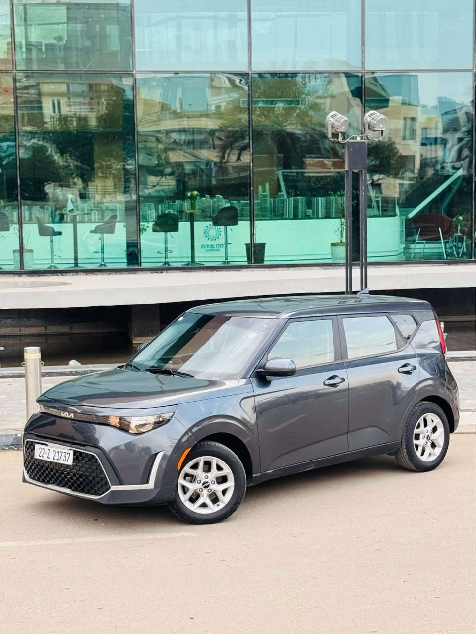 السلام عليكم 
كيا صول 
٢٠٢٣ 
ماشية ٤٩ ميل 
جاملغ بنيد 
ايرباك سترين 
المواصفات معروفة 
مكان السيارة اليرموك 
*********** بغداد, العراق
