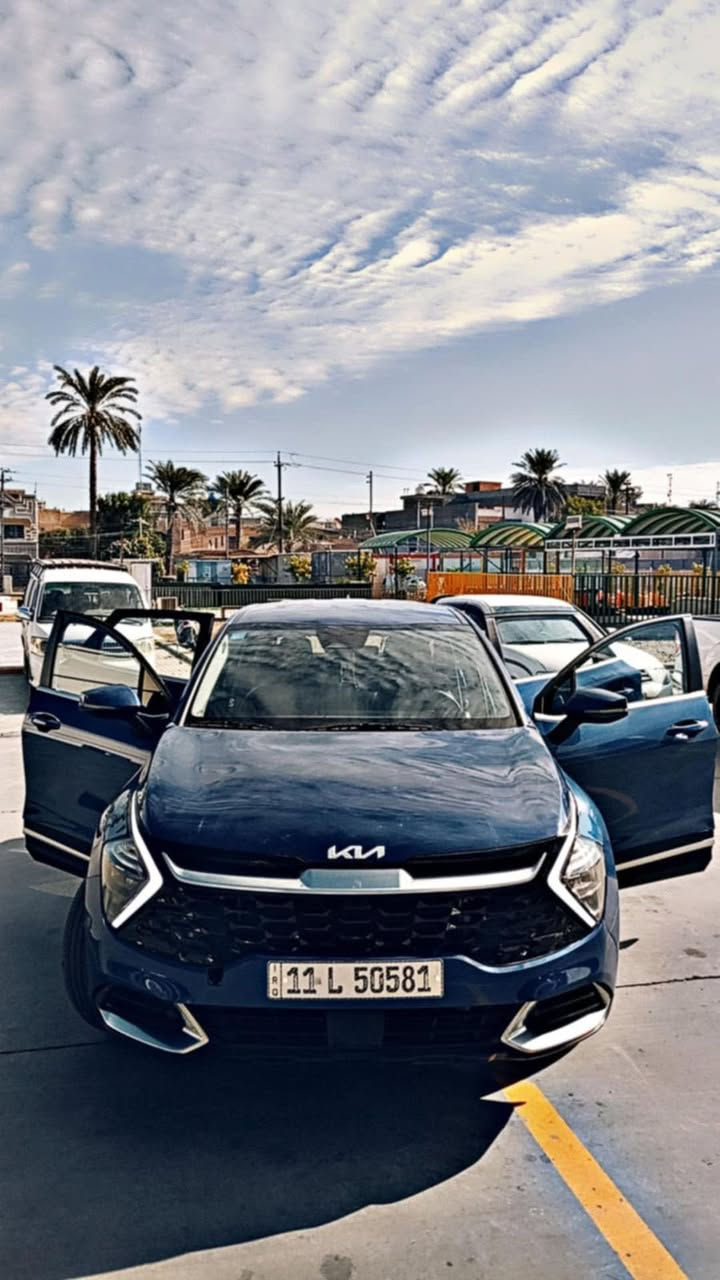 السلام عليكم شلونكم شباب عندي kiA سبورتج 2023 مثل ما موضح بل صور سيارة جاهزة من كلشي واستخدام قليل ماشية 27,000km قابلة للزايدة الحادث مالتها بس مال امريكة الي هو جاملغ وبنيد وايرباك ستيرن وراجعات وكالة نفس ما موضح بل صور السيارة موجودة اب بغداد تحويل ثاني يوم  مراوس  ب جيب كراند شيروكي 2023 والافضل تكون بانزين و خمسة راكب شنو كندك نزل مع الفرق او بيع اب 200 وبيها مجال ***********
