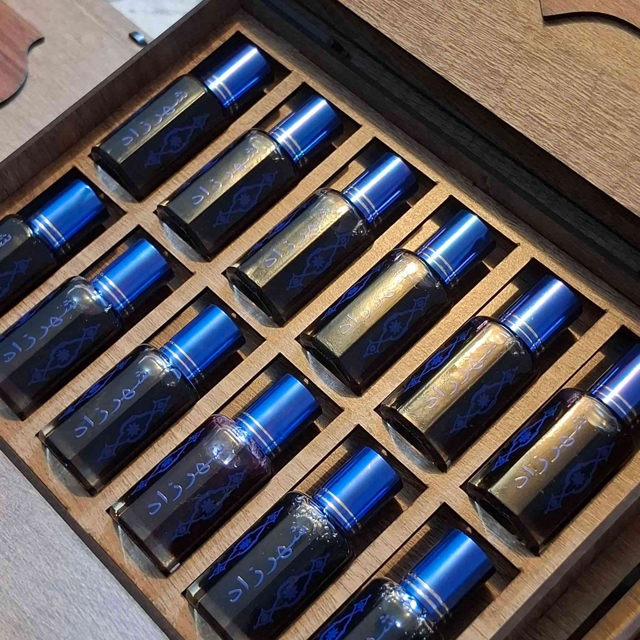 #مسك_شهرزاد_الخاص_الاصلي
مسك الطهارة الأبيض 
مسك الغزال الاسود 

مسك الطهارة (خاصة الأبيض) هو عطر طبيعي مركز يستخدم للنظافة الشخصية، يمنح الجسم رائحة منعشة تدوم طويلاً، ويعمل كمطهر طبيعي بفضل خصائصه المضادة للبكتيريا والفطريات. يُساعد في التخلص من الروائح غير المرغوبة، آمن للاستخدام على المناطق الحساسة والجسم، ويُعزز الثقة والانتعاش بعد الاستحمام، كما يُستخدم كمعطر للملابس. 
 
أبرز فوائد مسك الطهارة:
تعطير الجسم والمناطق الحساسة: يضفي رائحة نقية، هادئة، ونظيفة تدوم طوال اليوم.

التطهير والتعقيم: يساعد في القضاء على البكتيريا والفطريات، مما يقلل من الإفرازات المهبلية المزعجة والالتهابات.
مزيل عرق طبيعي: يمنع روائح التعرق الكريهة عند استخدامه بعد الاستحمام.
الاسترخاء: تساعد رائحته في تهدئة الأعصاب وتخفيف التوتر

.
آمن للاستخدام: يمكن استخدامه بشكل يومي على البشرة، خاصة على أماكن النبض (خلف الأذن، المعصم). 
 
طريقة الاستخدام الصحيحة:
يُفضل وضعه بعد الاستحمام بماء دافئ مباشرة، حيث تكون مسام الجلد مفتوحة، مما يضمن بقاء الرائحة لفترة أطول. يتم وضع قطرات بسيطة منه على قطعة قطن مبللة لمسح المناطق الحساسة (الخارجية فقط). 
،&&&&&&

يعد مسك الطهارة الأسود (المعروف بمسك الغزال) مطهراً طبيعياً قوياً، يُستخدم لتعزيز النظافة الشخصية للمناطق الحساسة، قتل البكتيريا والفطريات، التخلص من الروائح الكريهة، 

وتخفيف الحكة والتهيج. كما يساهم في الوقاية من التهابات الرحم، تعزيز الخصوبة، ويوفر رائحة عطرية ثابتة تدوم طويلاً، مما يعزز الشعور بالانتعاش والثقة. 
 
أبرز فوائد مسك الطهارة الأسود:
تطهير وتعقيم المناطق الحساسة: يساهم بفاعلية في القضاء على البكتيريا والفطريات التي تتكاثر في البيئة الحساسة

، مما يمنع الالتهابات والإفرازات المهبلية المزعجة.
علاج الروائح الكريهة: يزيل الروائح غير المرغوب فيها، خاصة بعد الدورة الشهرية والنفاس،

 ويمنح نظافة فائقة.
تخفيف الحكة والتهيج: يعمل كمهدئ طبيعي للبشرة في المناطق الحساسة، ويخفف من الحكة الناتجة عن الالتهابات.
دعم صحة الرحم والخصوبة: يُعتقد أن له دوراً في دعم الوسط المهبلي، مما قد يساعد في زيادة فرص الحمل،

 كما يُستخدم كعامل وقائي لتقليل نمو الخلايا غير الطبيعية في الرحم.
تعطير الجسم: يتميز برائحة قوية وفاخرة تدوم طويلاً على الجسم والملابس. 
 
طريقة الاستخدام الآمنة:
يوصى بوضع قطرات قليلة جداً من المسك على منديل قطني مبلل بماء دافئ، ومسح المنطقة الحساسة من الخارج فقط، لتجنب حدوث أي حساسية داخلية.
@إشارة


**إذا كنت صاحب هذا الإعلان وتريد حذفه لأي سبب، رجاءا أرسل رسالة إلى الدعم الفني**