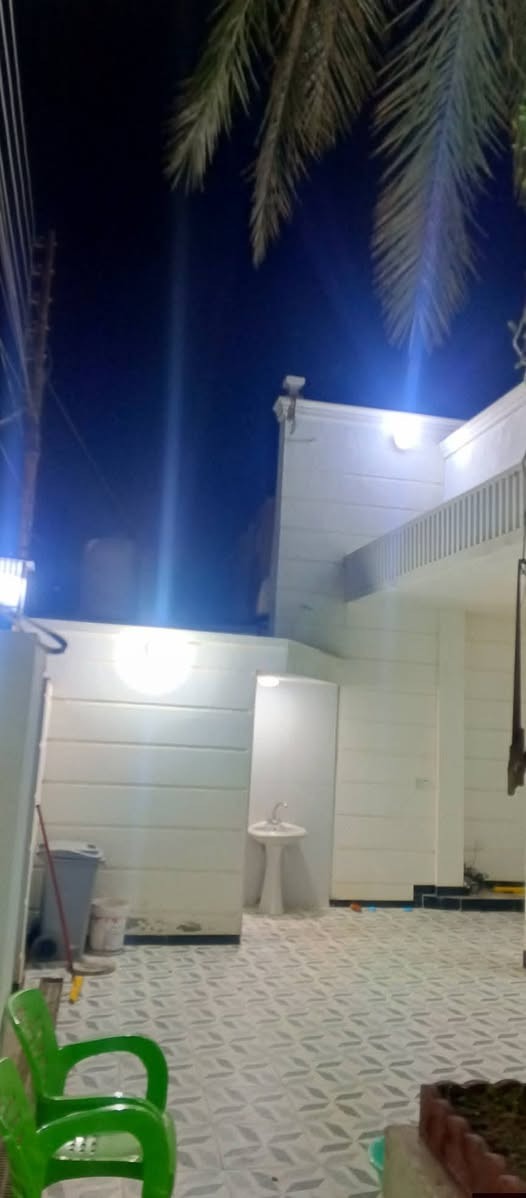 للبيع دار 240متر طابو صرف طابق واحد غرفتين نوم استقبال 7وربع في 4وربع كراج جبير وحديقه البيت كلش حلو  حي العسكري القديم قريب ملعب احمد راضي 300 متر عن الجوازات تقريبا ترميم جديد واجه 13 متر للاستفسار مراسلة الصفحة او الاتصال على ***********  واتساب السعر 185 بي مجال قليل
