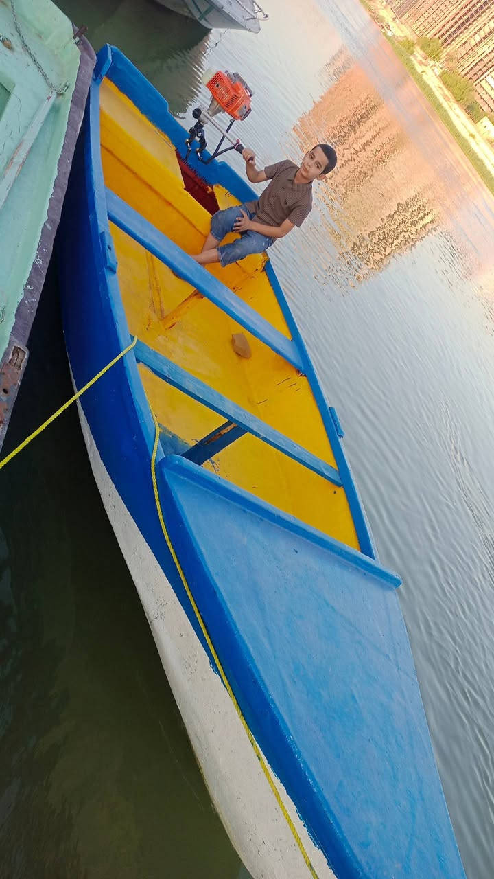 بلام فايبر كلاس للبيع قياسات حسب الطلب العنوان بغداد الكريعات للاستفسار الاتصال على الرقم أو واتساب ***********
