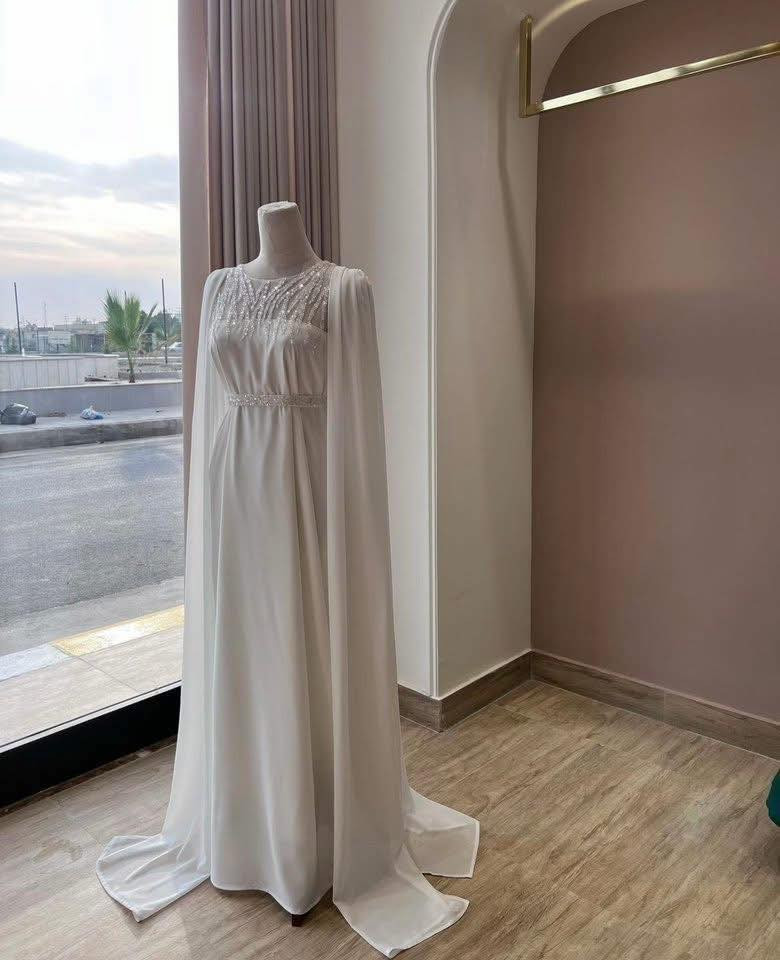 يلبس٠ ٤ او ٤٤ اريده ب ١٠٠ تواصل عل هذا رقم *********** اكو توصيل جميع محافظات
