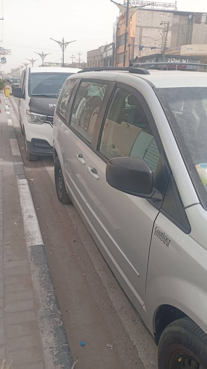 السلام عليكم دوج كرفان للبيع 2010 مابيها بس جملق مبدل من أمريكه سياره كفاله عمه والحداديه تعبانه كهربائية تبربد جاهزه من كلشي  و ريد مراوس بهبهان تسعيني او الفيني  السياره بأسمي تحويل ثاني يوم
العنوان / البصرة ـ القبلة 
الهاتف : ***********
