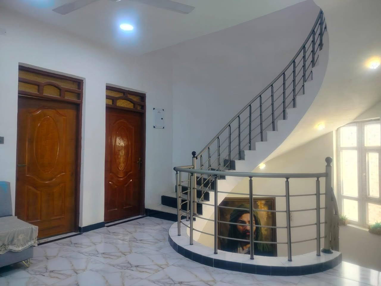 ياالله اللهم صلى على محمد وال محمد 
بيت للبيع بالمهيدبه مقابيل التانكي العمارات السكنيه 
بناء البيت جداً حديث مساحة البيت 200متر يحتوي البيت على خمس غرف نوم االاستفسار اكثر اتصال على الرقم ***********
