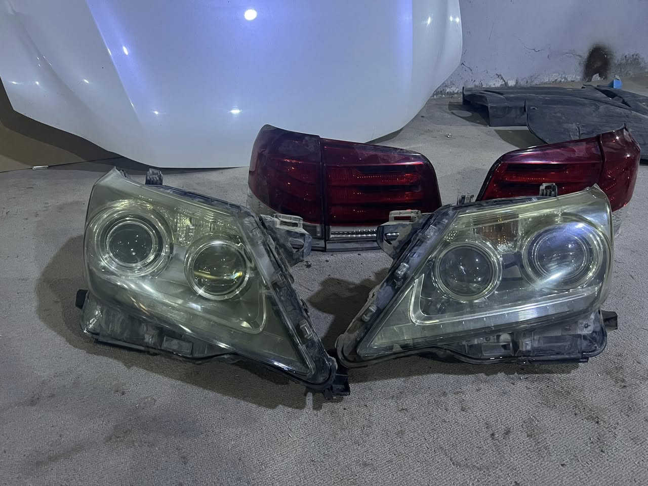 للبيع أغراض لكزز جميع الأغراض اصليه وبدون قطره صبغ 

بنيد+ جاملغ سايق+بكلايتات+ماصدات+دعاميه اماميه+

شباك دعاميه+ بيبان+ جامات خلفيه+ شفقه جنطه +

دواسات+ يدات بيبان عدد ٤+ جكات بنيد+ غطاء جامات جانبيه 

طبربايز اماميه +خلفيه +هوك خلفي 

ملاحظه البيبان يرهمن لاندكروز + لكزز 

والاغراض كلها بلاديه حدثت سيارتي واريد ابيعهن واليريدهن 

شلعه وحده بي خير ويتدلل 

عنواني بابل 
***********
