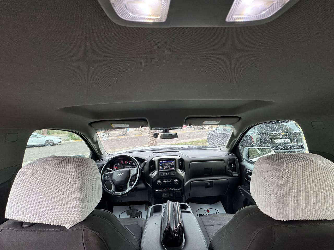 السلام عليكم
بيع او مراوس 

شوفرليت سلفادور موديل 2020 

حادثها جاملغ وبنيد 

محرك 2700 توين تيربو 

باب كبيره بدي قصير 

سياره جاهزه بدون نقص من كل النواحي 

مكانها بغداد حي الجهاد. 

السعر 220$ 

رقمي ***********
