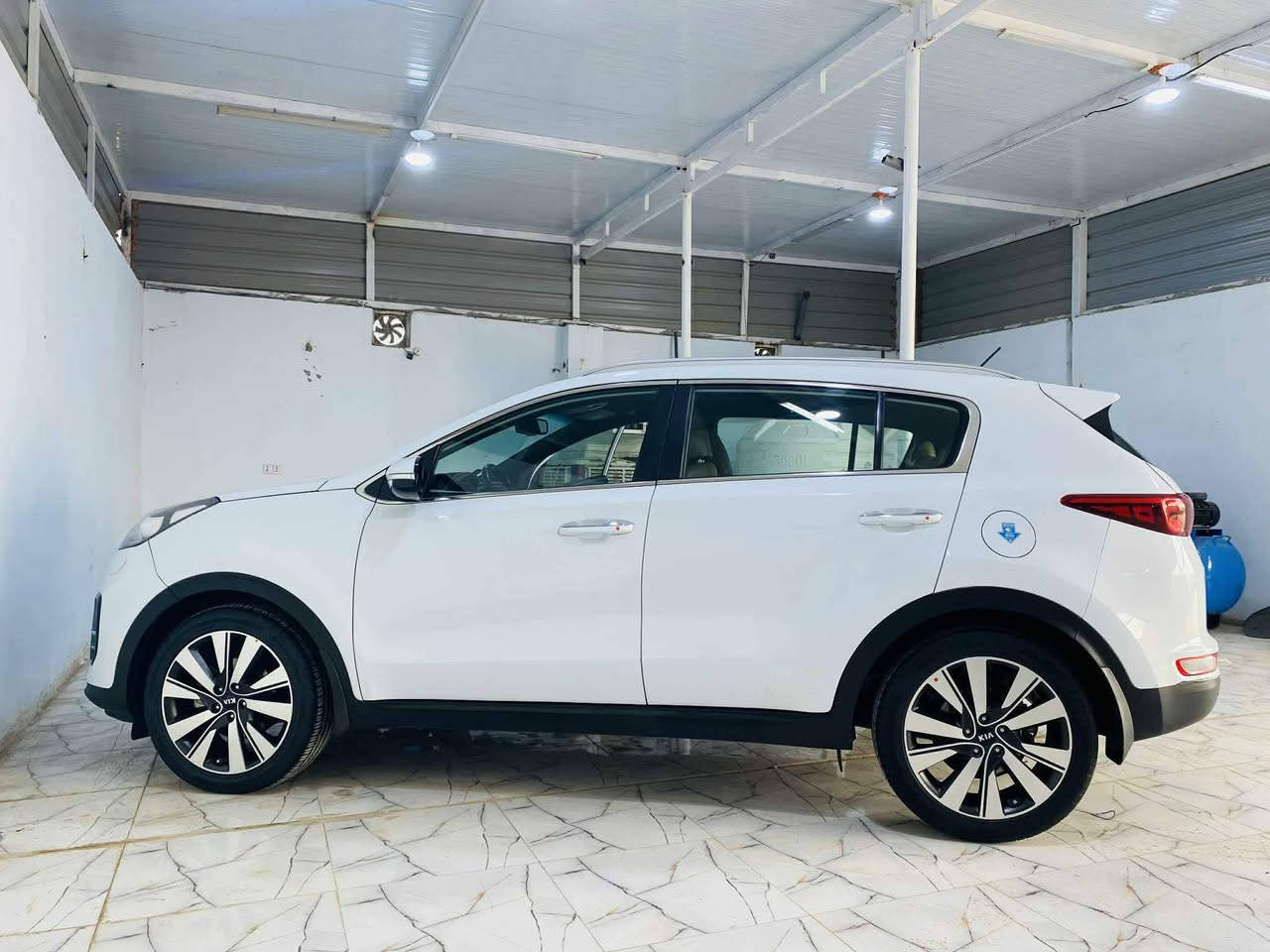 السلام عليكم
اخوان عندي سبورتج خليجي موديل ١٩كفاله عامه رقم بغداد الحديث ماشيه ٨٠ حقيقي وبسمي مشروع وطني نص فول اريد ارواسها 
بسيارة برادوو موديل ٢٠١٠ او ٢٠١١ على شرط كفاله عامه من الصبغ والبارد والتكحيل 
الي يحب يراوس  يتواصل معاي بدون زحمه 
او يتصل ع ***********
