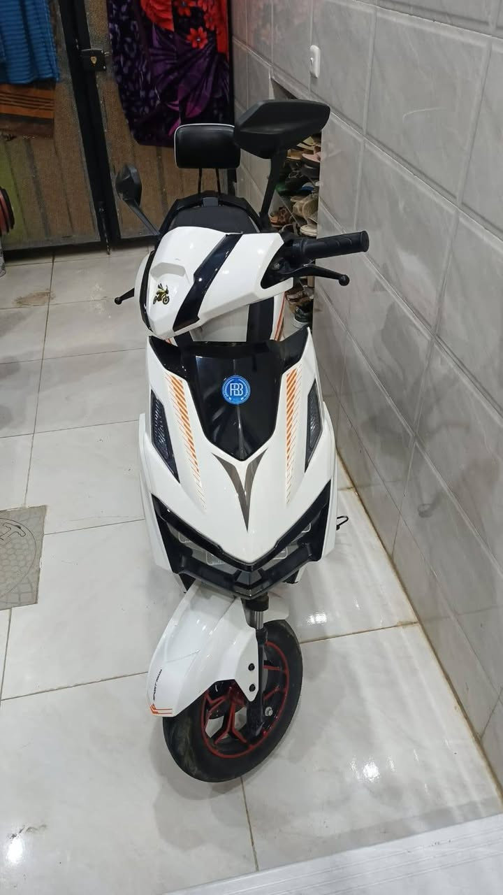 سلام عليكم
دراجة شحن للبيع مكاني بغداد 

الدراجة جديدة 

السعر 800 

اي استفسار اتصلو على هذا الرقم ***********
