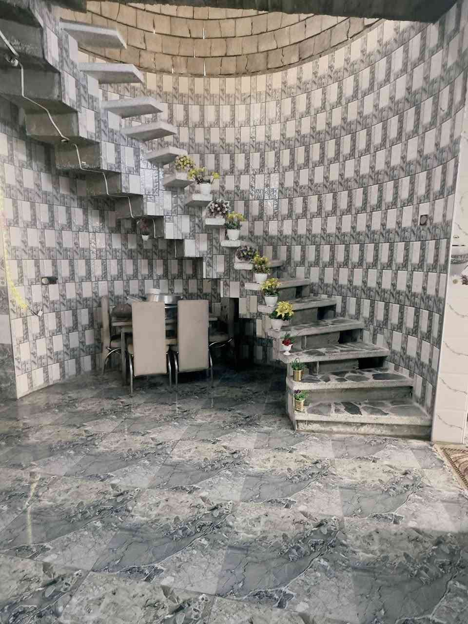 السلام عليكم دار للبيع على تقاطع رجم حديد تجاري وثلث محلات بي مساحه 250 للبيع سعر260
ملاحظة اريد مندوبات انطهم دلاليه اني صاحب مكتب وماقصر معاهم عندي عروض رقم تلفون ***********
