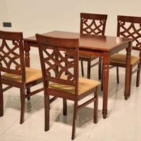 ميز طعام • مستعمل • حالة جيدة