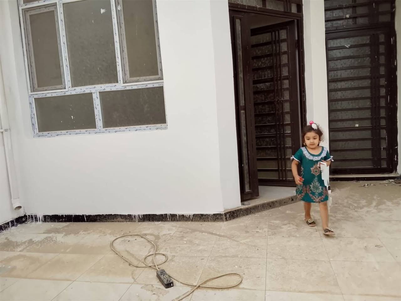 سلام عليكم مشتملات بناء حديث درجه اوله مامسكونات حي الاكرمين للأستفسار اتصل ع الرقم ***********
