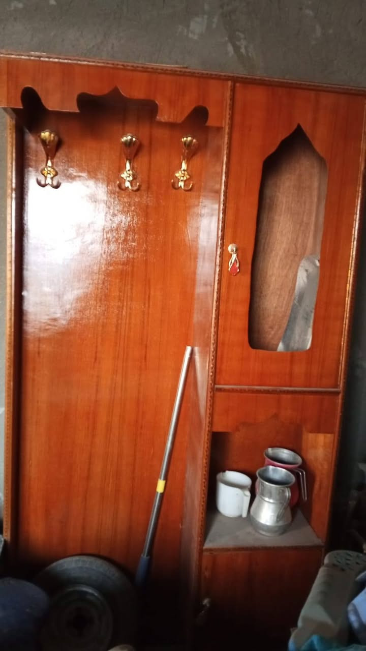 غرفة صاج عراقي اصلي ثقيل مابيها اي ضرر كاملة قفالة ويدات سبب للبيع الغرفة ضخمة كلش والمسامحة صغيرة والكوميدي الثاني والزاوية بالمخزن  واطار الجرباية موجود حاطتهن فوك الكنتور غرفة كاملة ما بيها اي نقص لان ماكو مجال سعر 400 وبيها مجال قليل الاتصال على الرقم ***********
