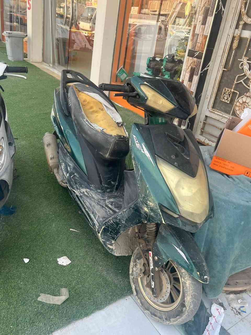 السلام عليكم. دراجه للبيع سكنس شغاله مكينه ما مفتوحه عوزهه بس كهربائيات السعر 225وبيهه مجال 
.
.
اني مكلف بلنشر
رقم راعيهه: (0787 666 0741)
